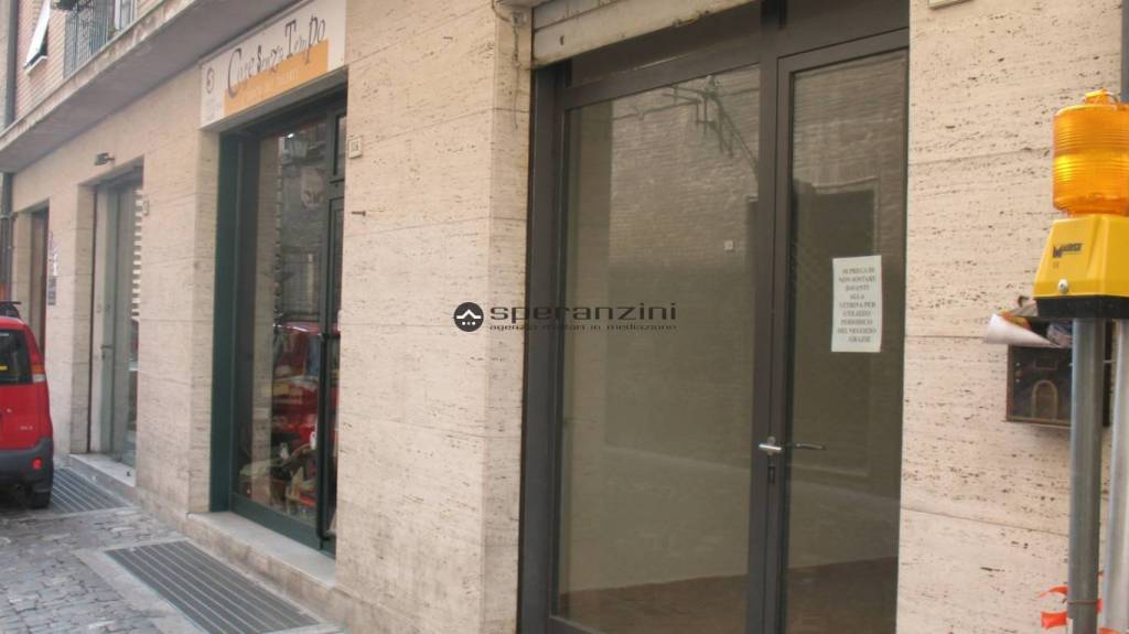 negozio in vendita a Fano