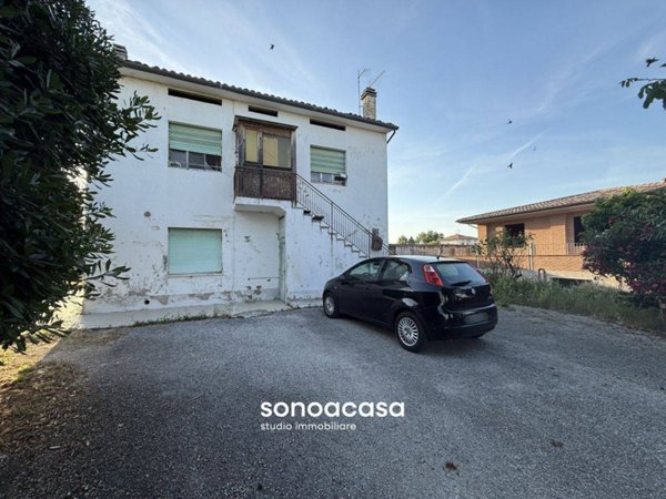 casa indipendente in vendita a Fano