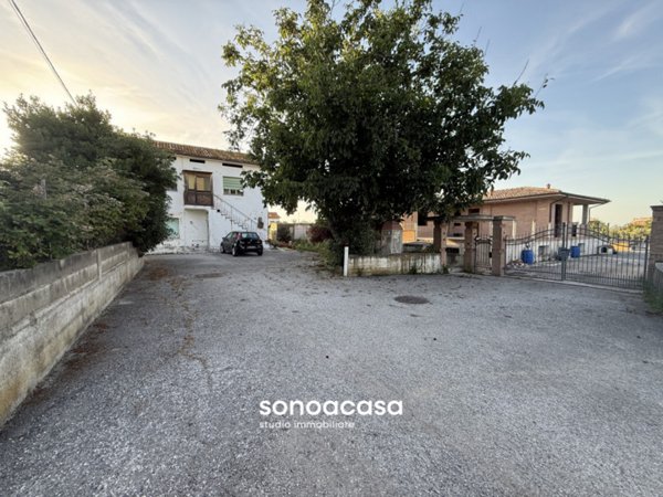 casa indipendente in vendita a Fano in zona Torrette