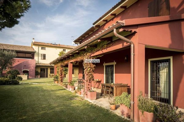 villa in vendita a Fano in zona Roncosambaccio