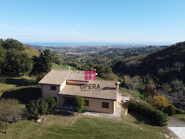 casa indipendente in vendita a Fano