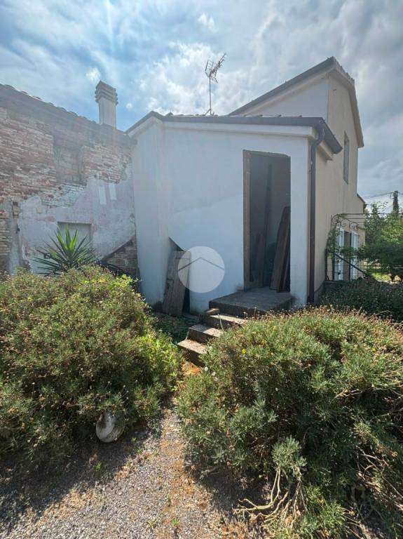 casa indipendente in vendita a Fano in zona Fenile