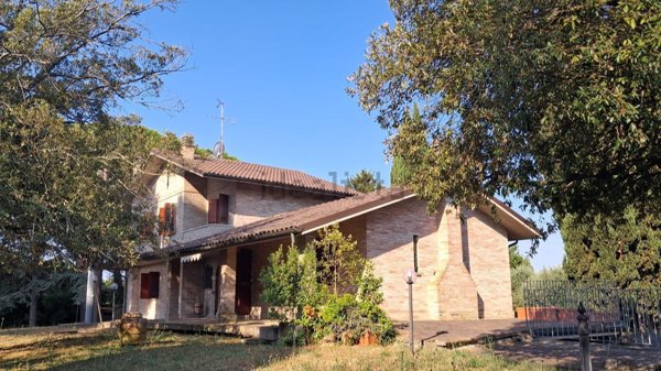 casa indipendente in vendita a Fano