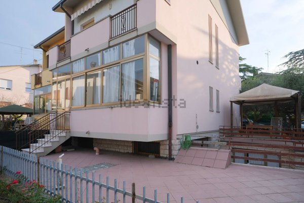 casa indipendente in vendita a Fano in zona Rosciano