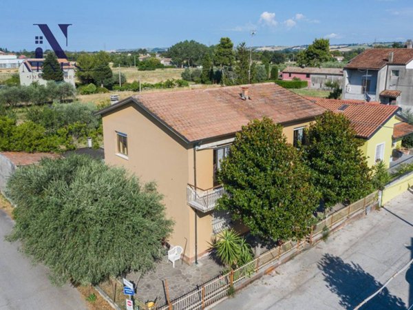 casa indipendente in vendita a Fano in zona Cuccurano