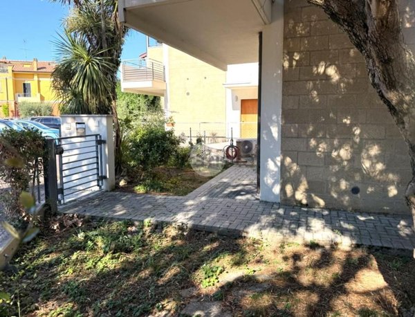 casa indipendente in vendita a Fano in zona Carrara