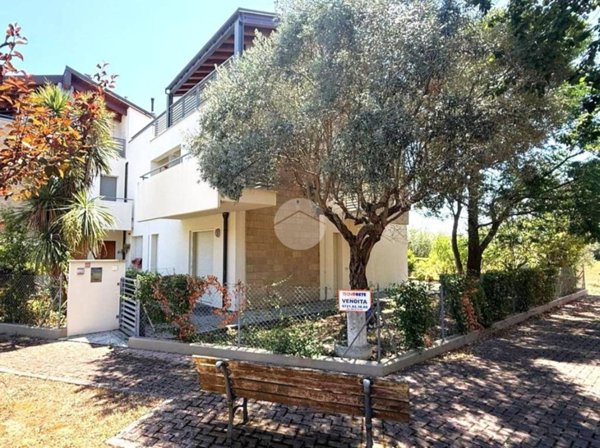 casa indipendente in vendita a Fano in zona Carrara