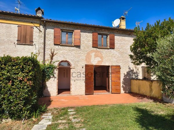 casa indipendente in vendita a Fano