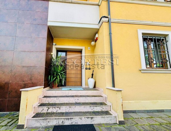 casa indipendente in vendita a Fano