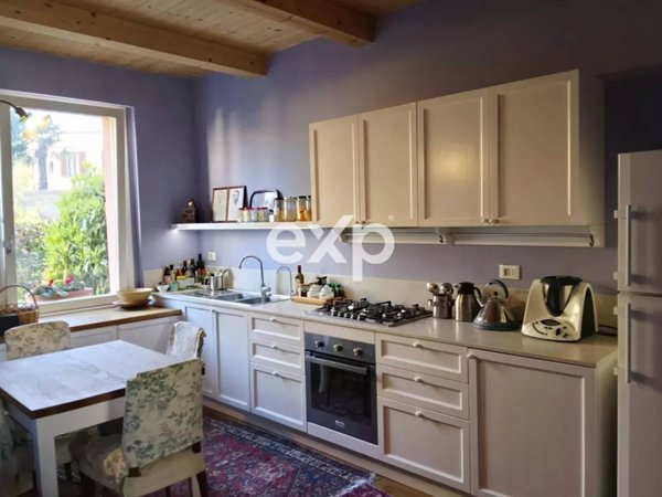 casa indipendente in vendita a Fano