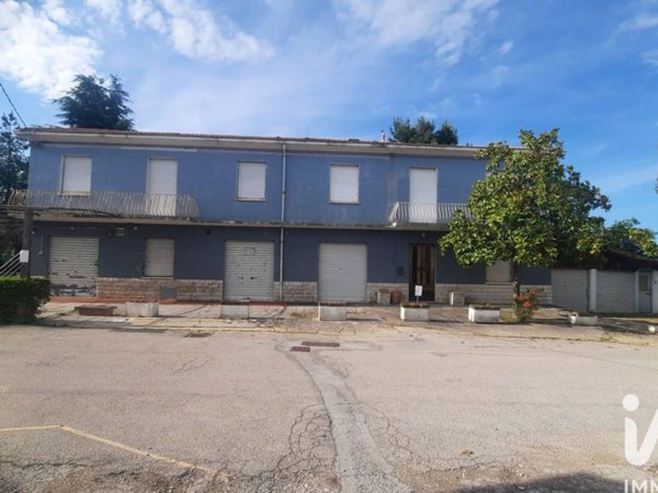 casa indipendente in vendita a Fano