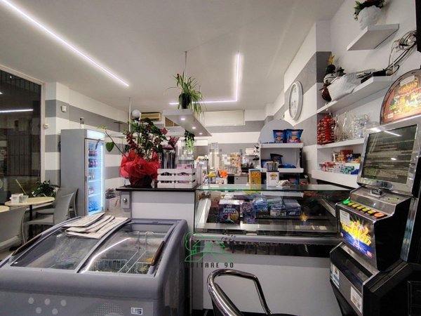locale commerciale in vendita a Fano in zona Centinarola