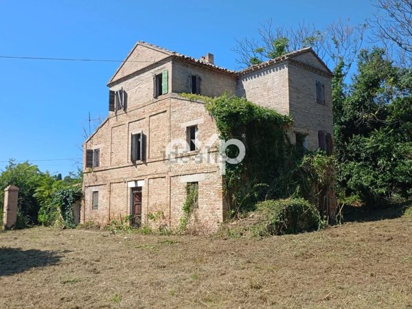 casa indipendente in vendita a Fano