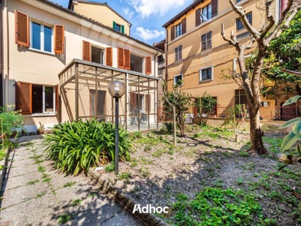 casa indipendente in vendita a Fano
