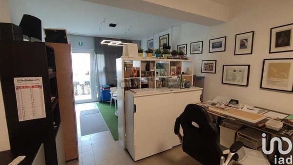 ufficio in vendita a Fano in zona Centinarola