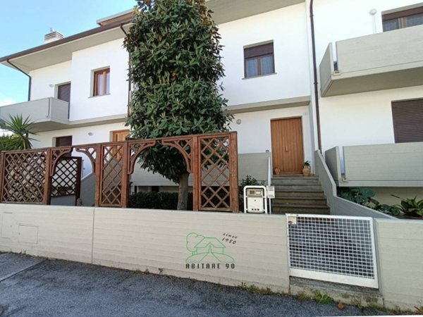casa indipendente in vendita a Fano in zona Bellocchi