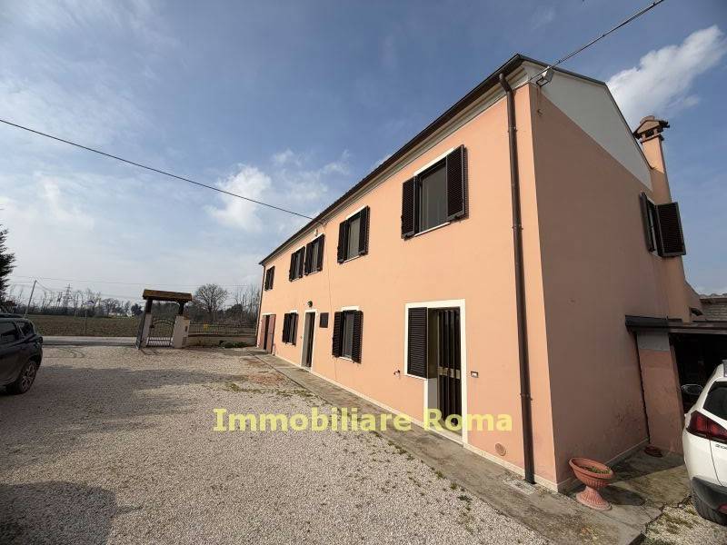 casa indipendente in vendita a Fano in zona Carrara