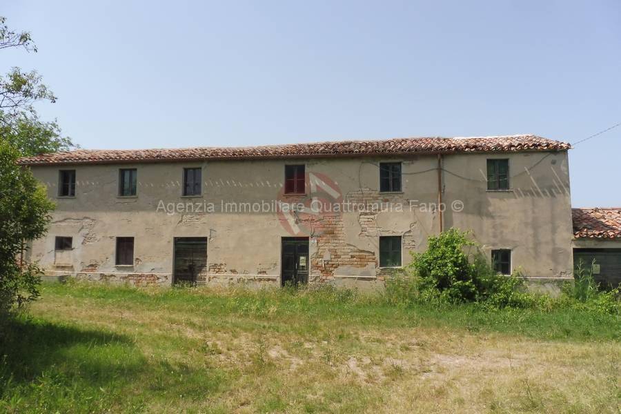 casa indipendente in vendita a Fano in zona Carrara