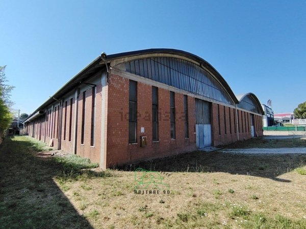 capannone in vendita a Fano in zona Rosciano