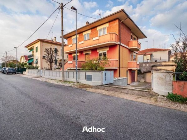 casa indipendente in vendita a Fano in zona Centinarola