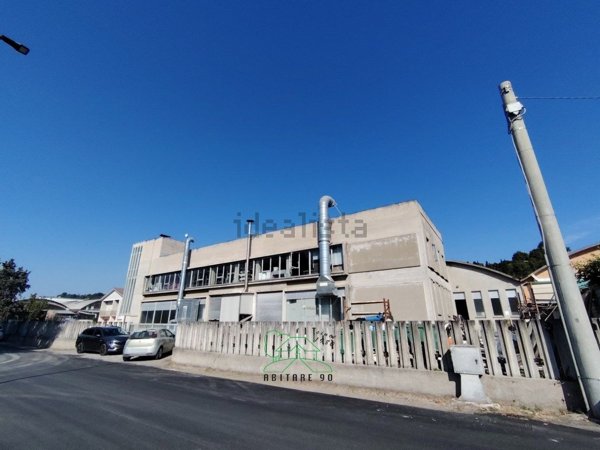 locale di sgombero in vendita a Fano in zona Rosciano