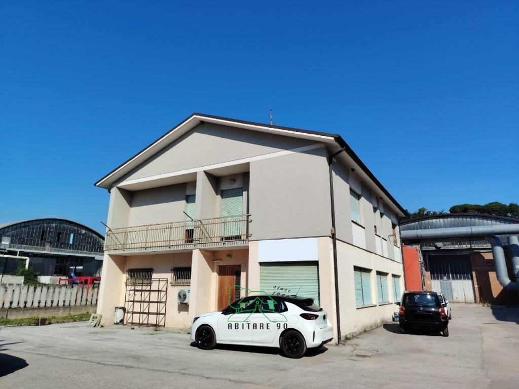 ufficio in vendita a Fano in zona Rosciano