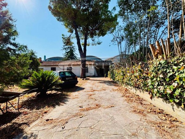 casa indipendente in vendita a Fano in zona Falcineto