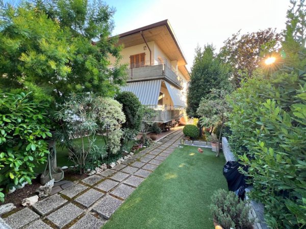 casa indipendente in vendita a Fano