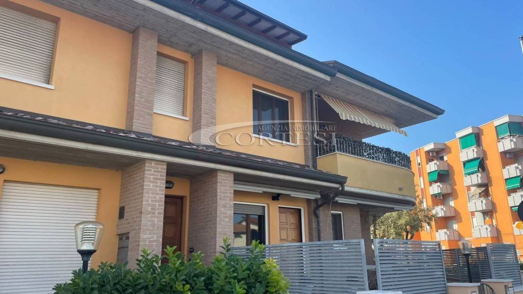 appartamento in vendita a Fano in zona Torrette