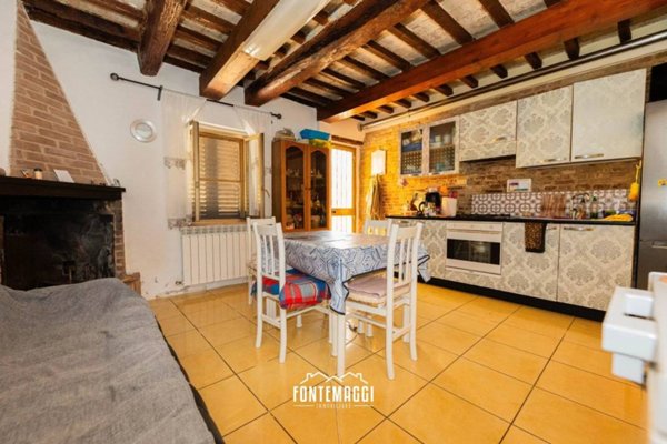 casa indipendente in vendita a Fano in zona Carrara