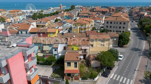 casa indipendente in vendita a Fano