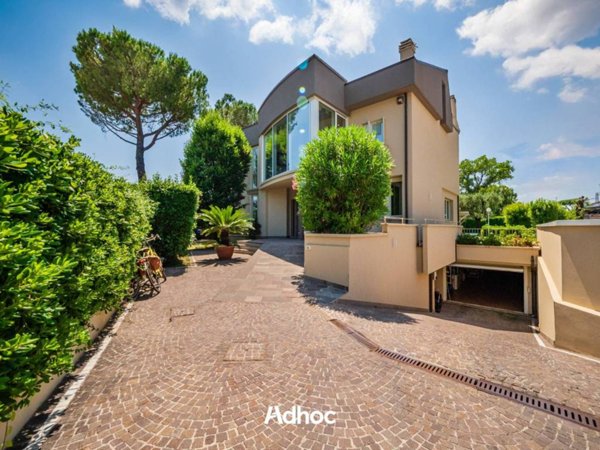 casa indipendente in vendita a Fano in zona Centinarola