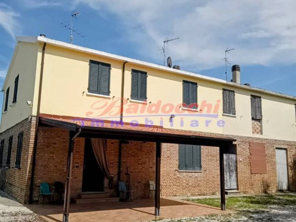 casa indipendente in vendita a Fano
