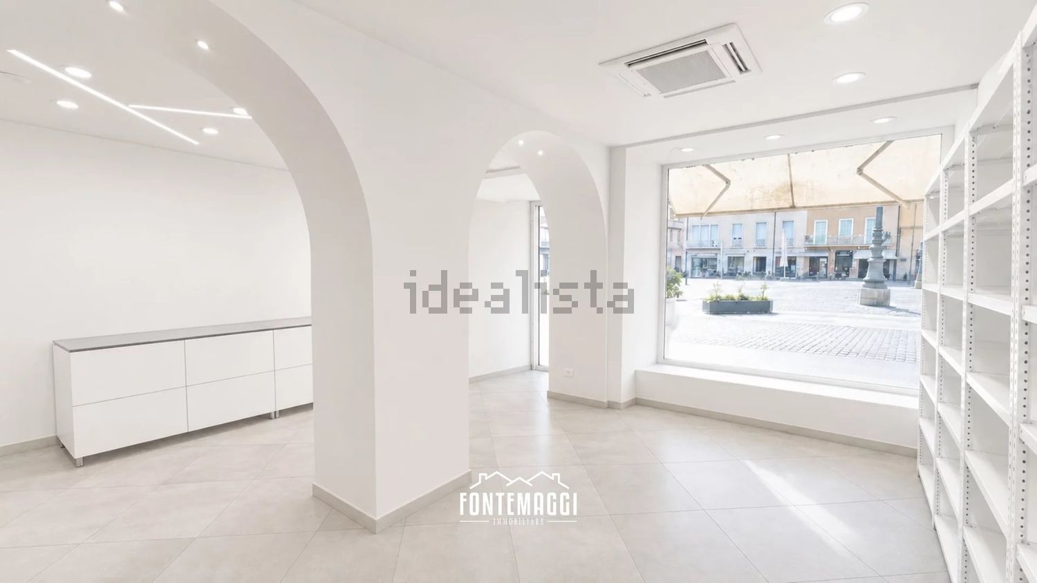 locale commerciale in vendita a Fano