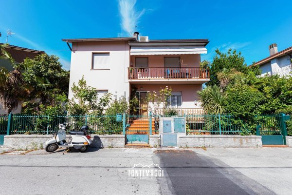 appartamento in vendita a Fano in zona Centinarola