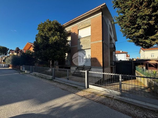 appartamento in vendita a Fano in zona Centinarola