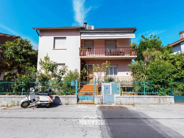 appartamento in vendita a Fano in zona Roncosambaccio