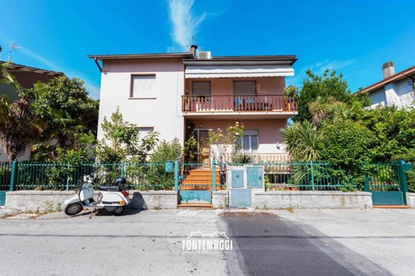 appartamento in vendita a Fano in zona Roncosambaccio