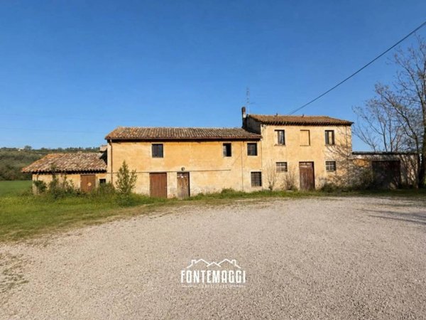 casa indipendente in vendita a Fano