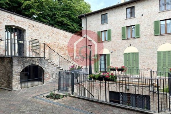 casa indipendente in vendita a Fano in zona Centinarola