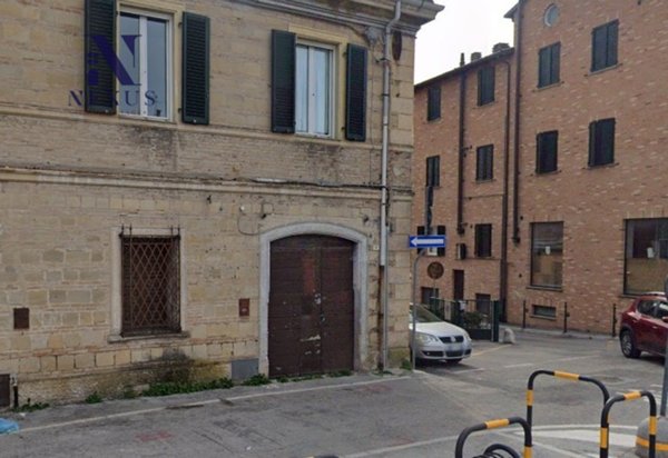 locale commerciale in vendita a Fano