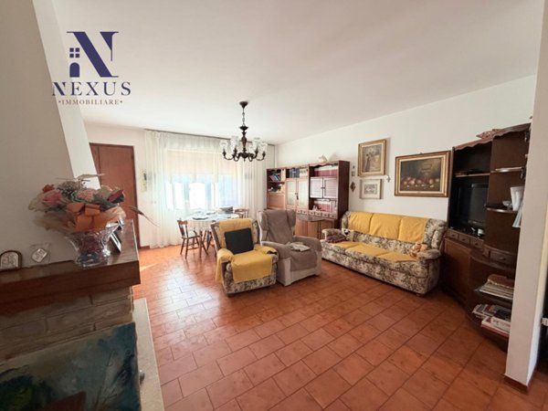 casa indipendente in vendita a Fano in zona Centinarola
