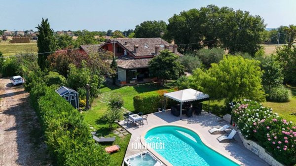 casa indipendente in vendita a Fano in zona Bellocchi