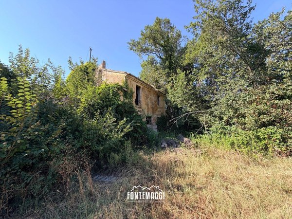 casa indipendente in vendita a Fano