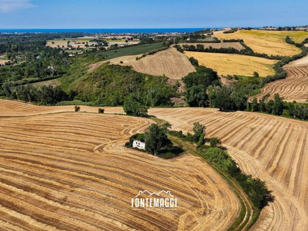 casa indipendente in vendita a Fano in zona Falcineto