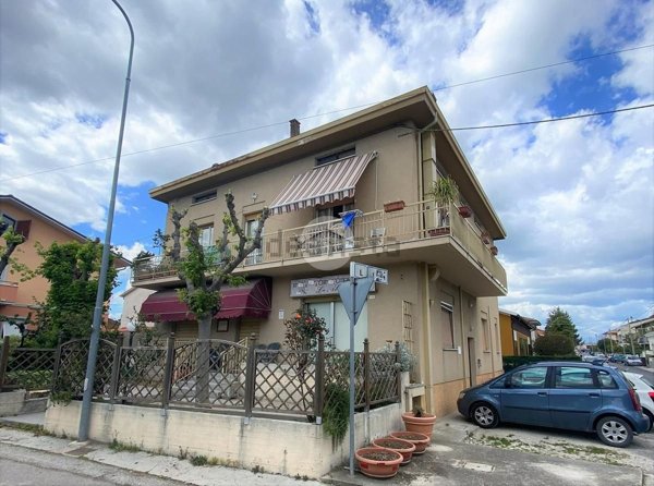 casa indipendente in vendita a Fano in zona Centinarola