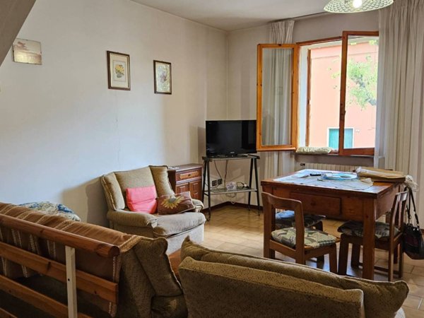 casa indipendente in vendita a Fano in zona Centinarola
