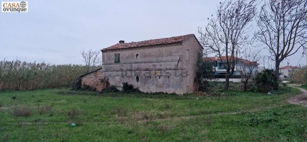 casa indipendente in vendita a Fano