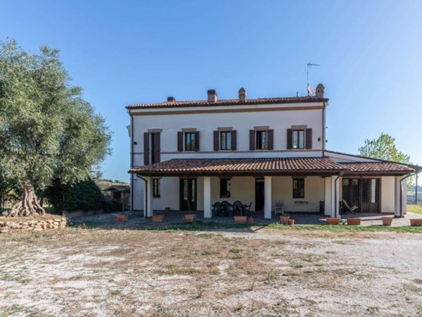 casa indipendente in vendita a Fano