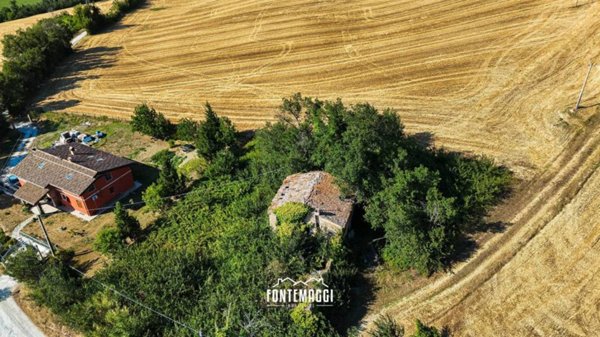 casa indipendente in vendita a Fano in zona Caminate